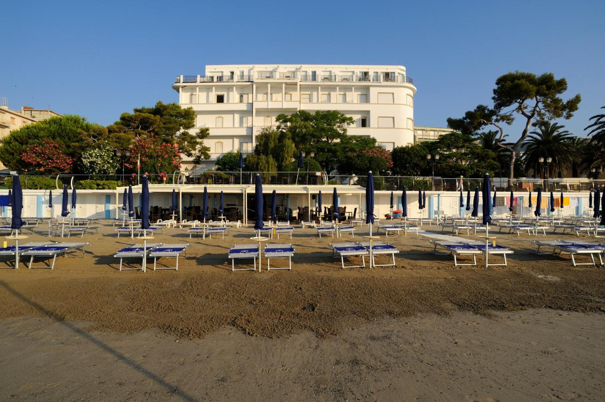 Grand Hotel Mediterranee Alassio Esterno foto