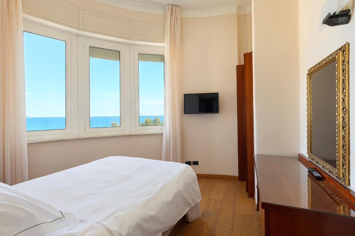 Grand Hotel Mediterranee Alassio Esterno foto