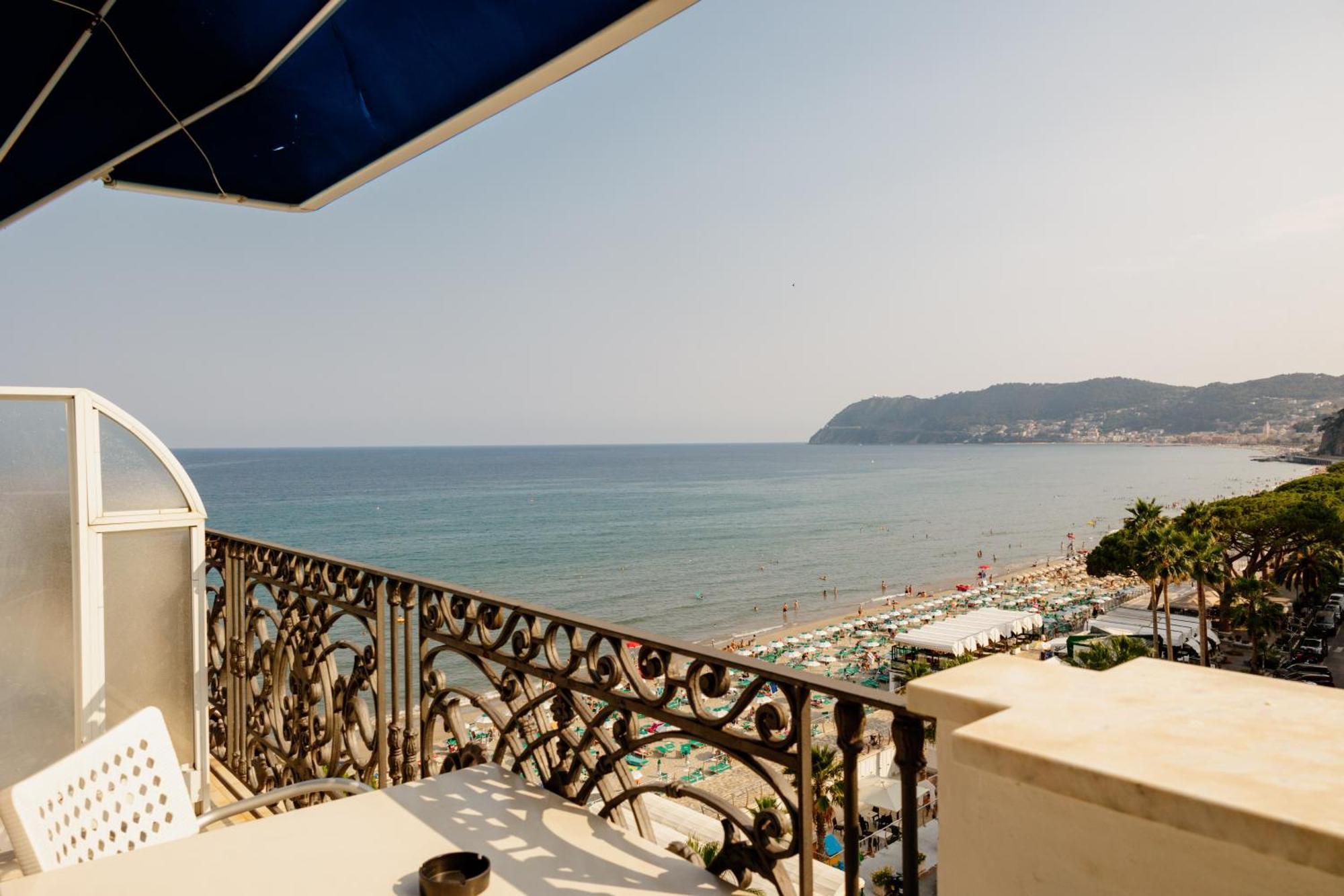 Grand Hotel Mediterranee Alassio Esterno foto